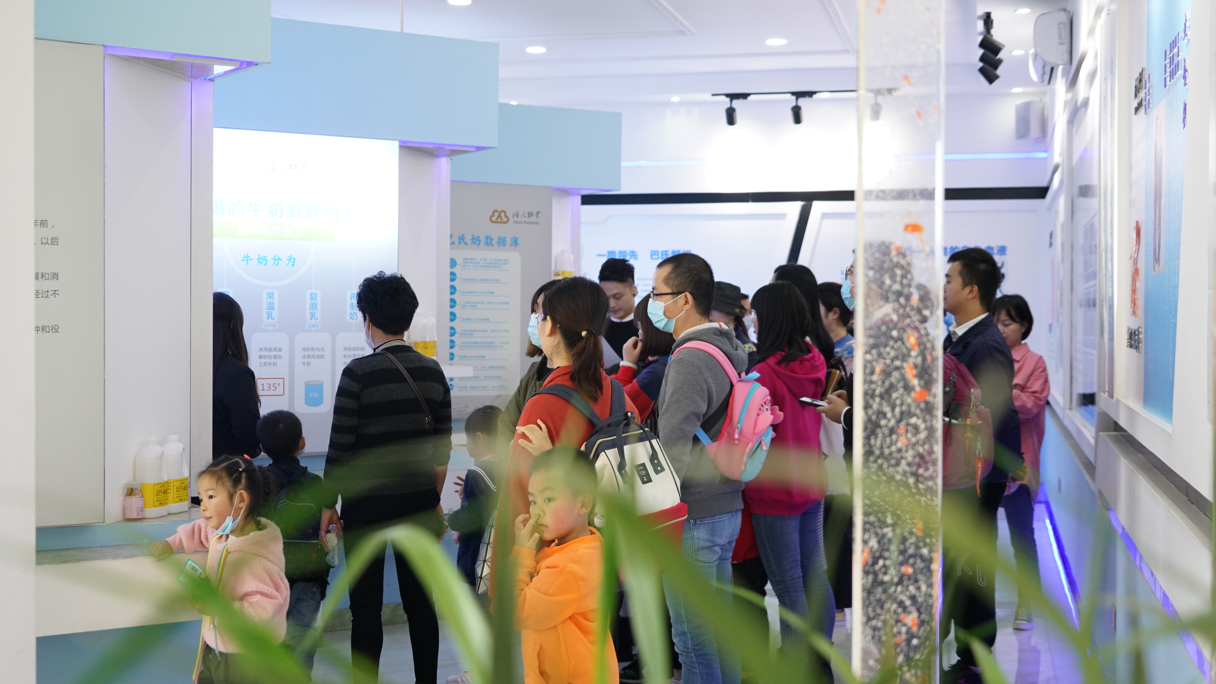 參觀奶?？破震^